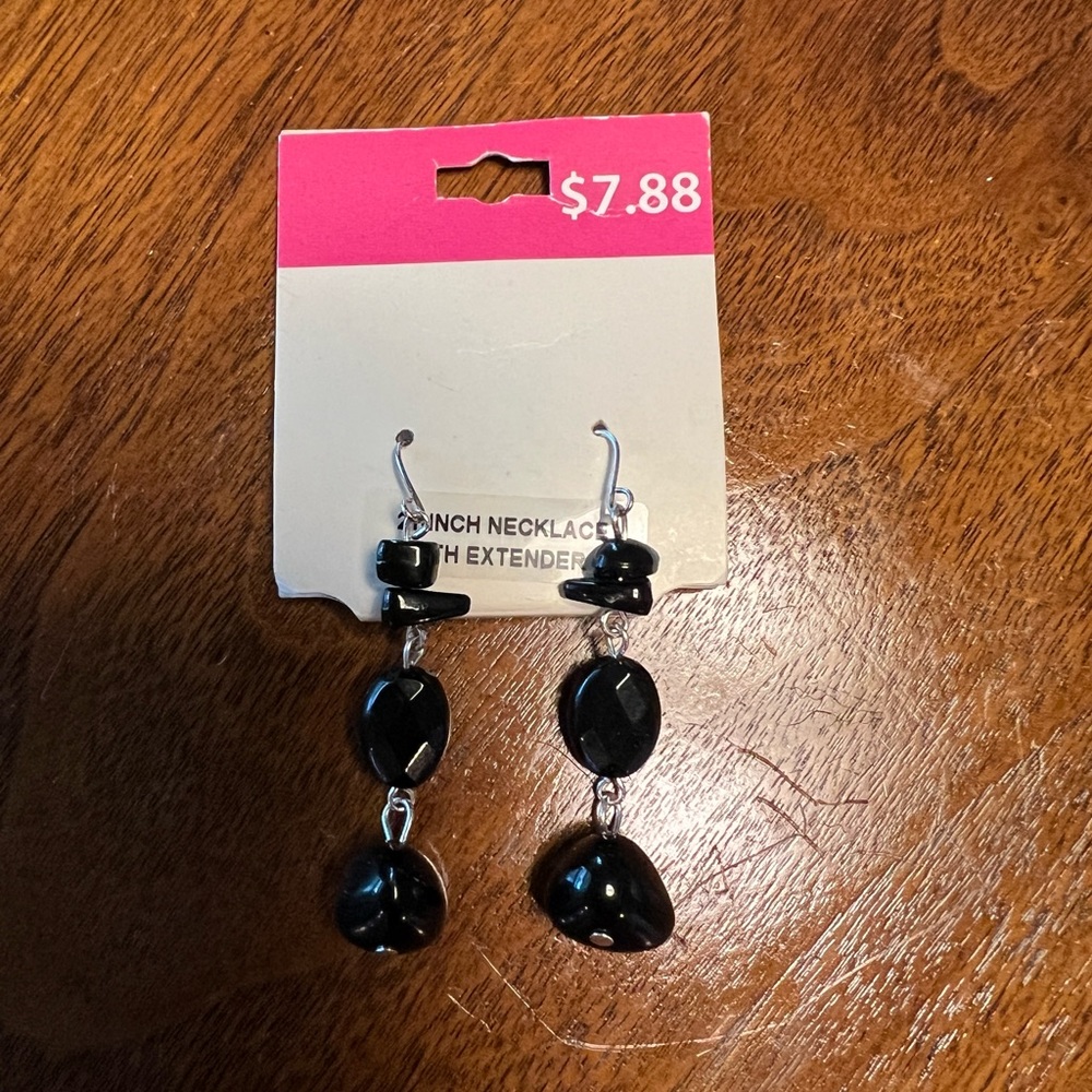 🤩 $5 SALE! 🤩 NWT black earrings